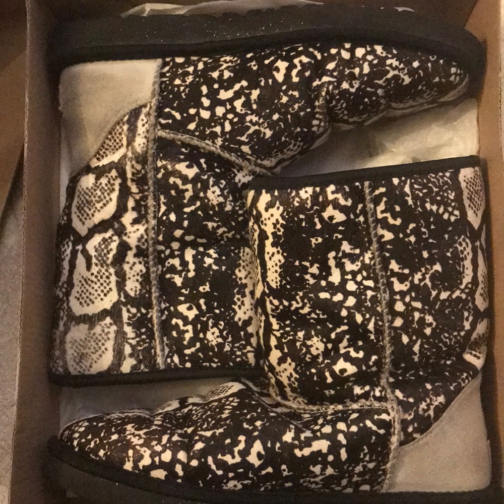 Snake ugg